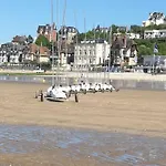 Joli Pour 2 Personnes By Interhome Villers-sur-Mer